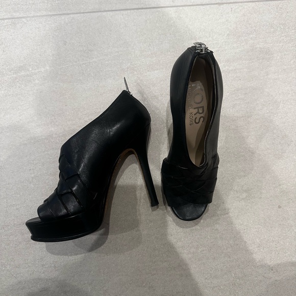 MICHAEL KORS PEEP TOE HEEL - Picture 2 of 3